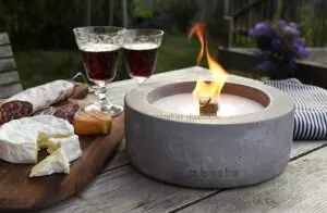 Tischfeuer aus Beton und Wachs